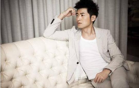 大学毕业就创业，既是演员也是老板，是娱乐圈里最会赚钱的明星