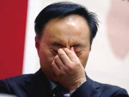 创业5年成首富，好面子请6个保镖，公司倒闭前转移资产销声匿迹
