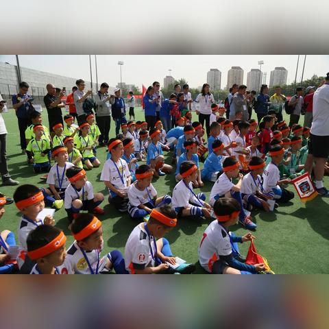 踢足球各方多少人