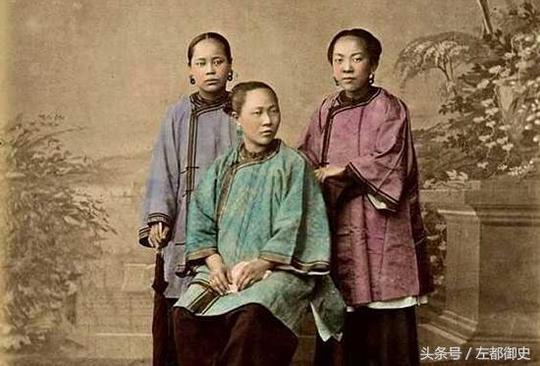 清代时寡妇改嫁有很多风俗，有一种最离谱，晚上必须抱着大树睡觉