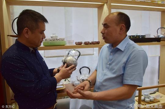 湖南男子的a面和b面人生：上午菜场屠户，下午和晚上珠宝店商人
