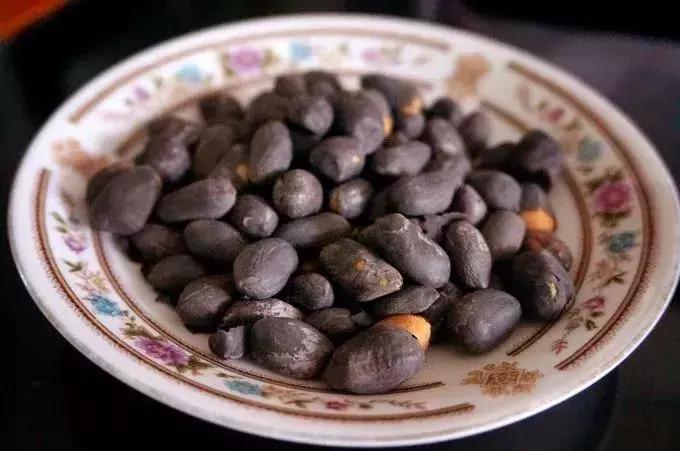 什么美食长得像花生（熟花生米上的白点是霉斑吗）