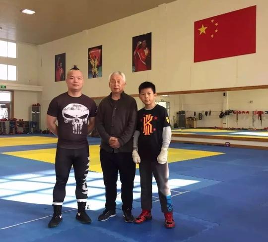 邹市明恩师争议视频流出斥媒体侵权，邱建良约战“打小怪”的播求