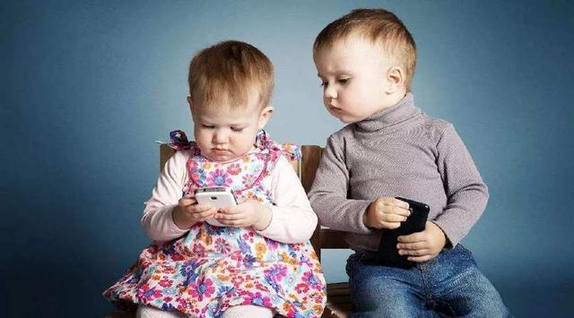 玩手机对孩子有什么危害