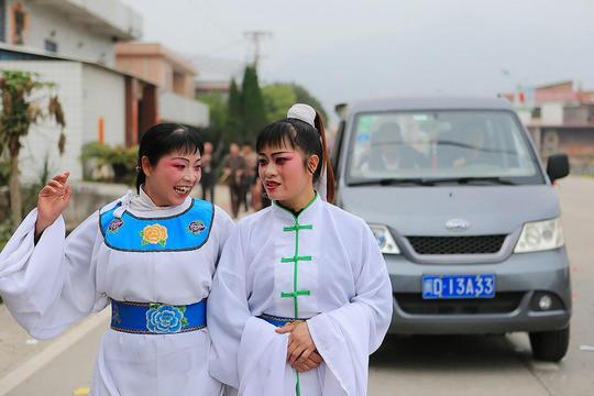 仅存于中国乡村的最古老职业，靠哭来赚钱，月收入轻松过万