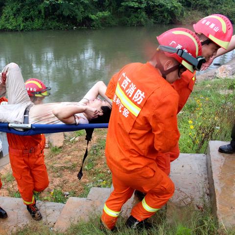 桂林王老师在哪里落水相关长尾关键词有哪些