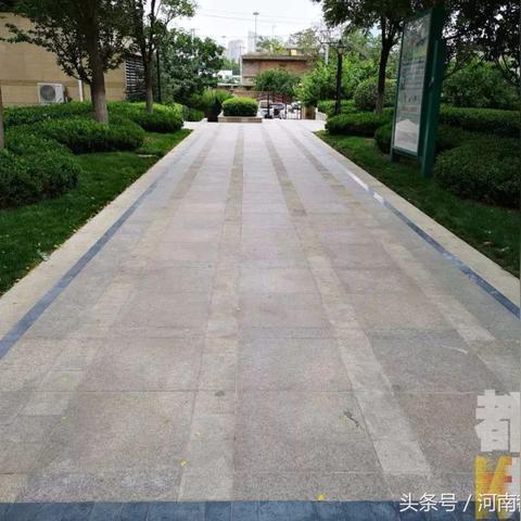 足球假草坪怎么清洗