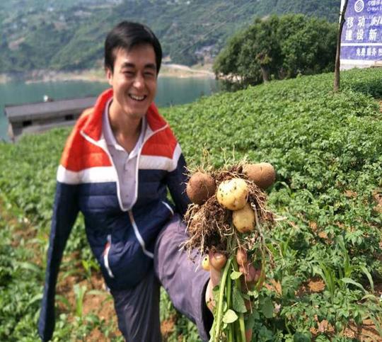 “硒土豆健康行”旅养文化节在野三关开幕