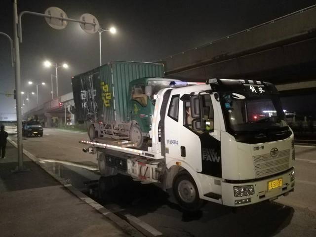 25吊车液压油箱加多少油合适