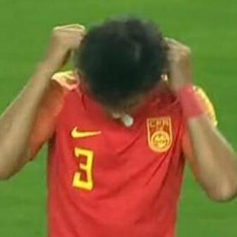 笑的足球运动员是谁啊的长尾关键词有哪些