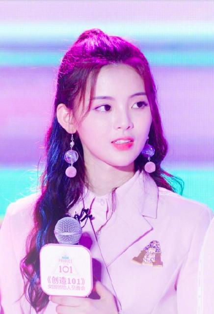 杨超越父亲透露女儿身世，辍学打工挣钱，母亲因太穷离开