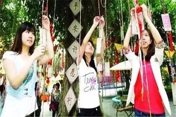 美食朗诵用什么配乐（你遇见过哪些三观不正的女生）