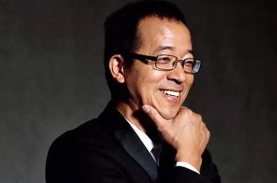 在北大教7年书只分到10平米的房子，他愤而离职创业，今身家160亿