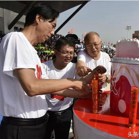 成人11人足球直径多少