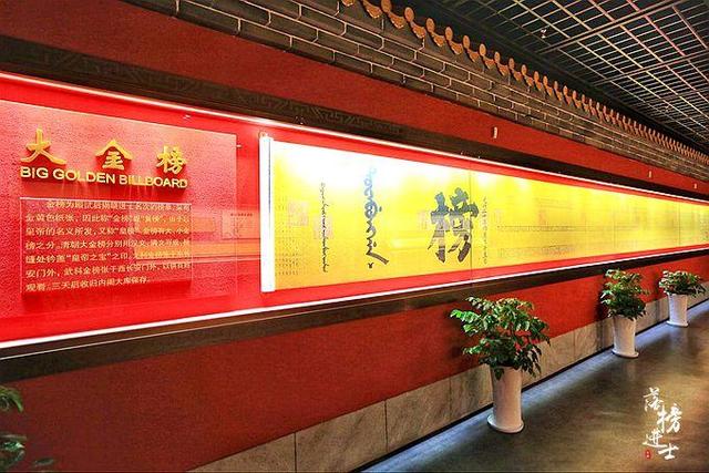 端午前后为祈求安康人们会在自家门楣上悬挂