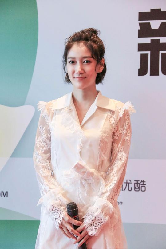啜妮清爽出镜上海电视节与导演安建同框谈新戏《创业时代》