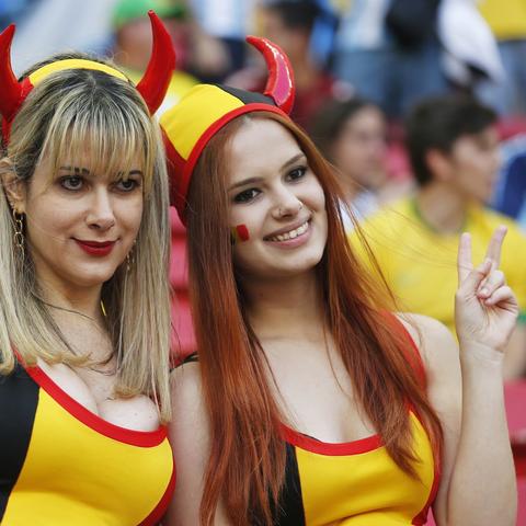 很大的足球怎么画