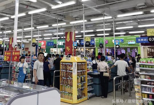 沃尔玛在皖仅剩4家店，六安店超市生意火服饰冷清，乐天依然关门
