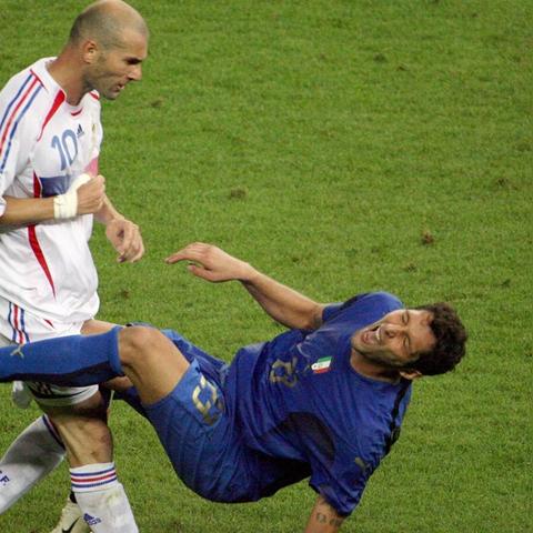 齐达内踢了多少年足球