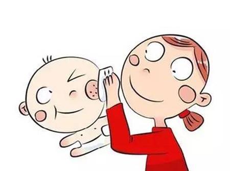 孩子夏天特别容易长痱子怎么办