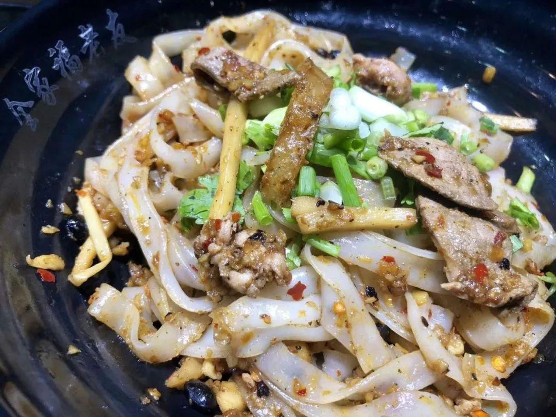 街头卖什么美食挣钱（大家说说摆地摊）