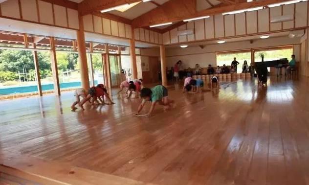 宝宝在冬天去幼儿园穿多少衣服好 宝宝在冬天去幼儿园穿多少衣服好