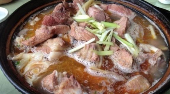 砂锅里藏什么美食（煲仔饭砂锅和普通砂锅有什么区别）