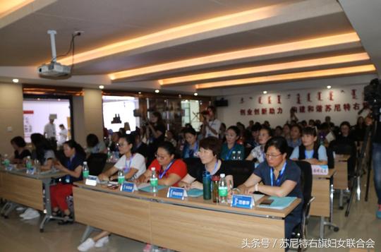 锡盟民族手工业从业人员电商培训在苏尼特右旗创新创业指导服务中心开班授课