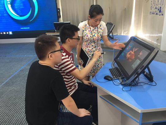 市直机关团员青年开展“体验vr新科技、不忘初心展青春”学习体验活动