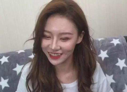 被抖音多次封杀的温婉不开美颜直播真人妆面太脏高光闪瞎眼