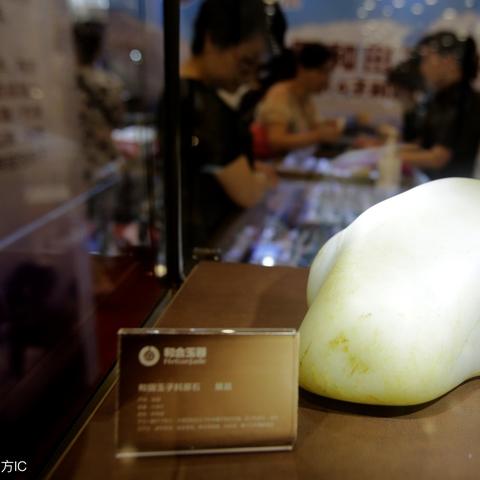 买玉的原石头叫什么？