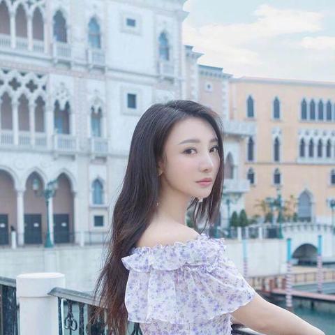 男足球运动员长发图片的长尾关键词有什么