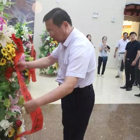 菏泽市李冰简历介绍图片的长尾关键词有什么