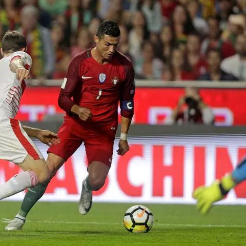 最自律的国内足球运动员的长尾关键词有什么