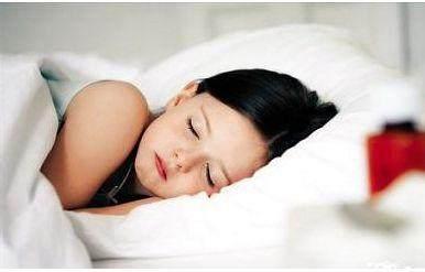 孩子什么时候能自己独立睡觉