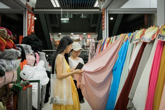 仙女本仙！大学同班95后美女集体创业，自己当模特做汉服私人订制