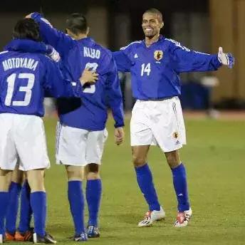 足球限制线怎么画