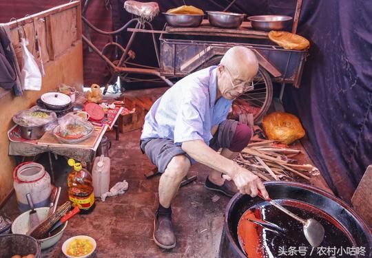 农村老夫妻50多年老手艺还教出好多徒弟，76岁依然立门头做生意