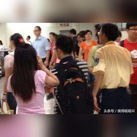 成都市吸烟亭在哪里建的