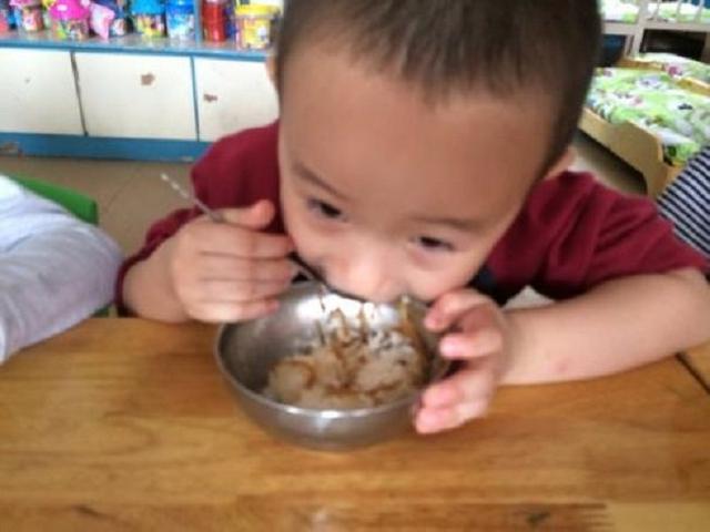 喜欢边吃饭边玩怎么办