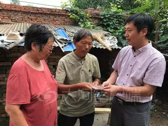 2万斤瓜被砍的瓜农获捐款，他却要用来为村民打井
