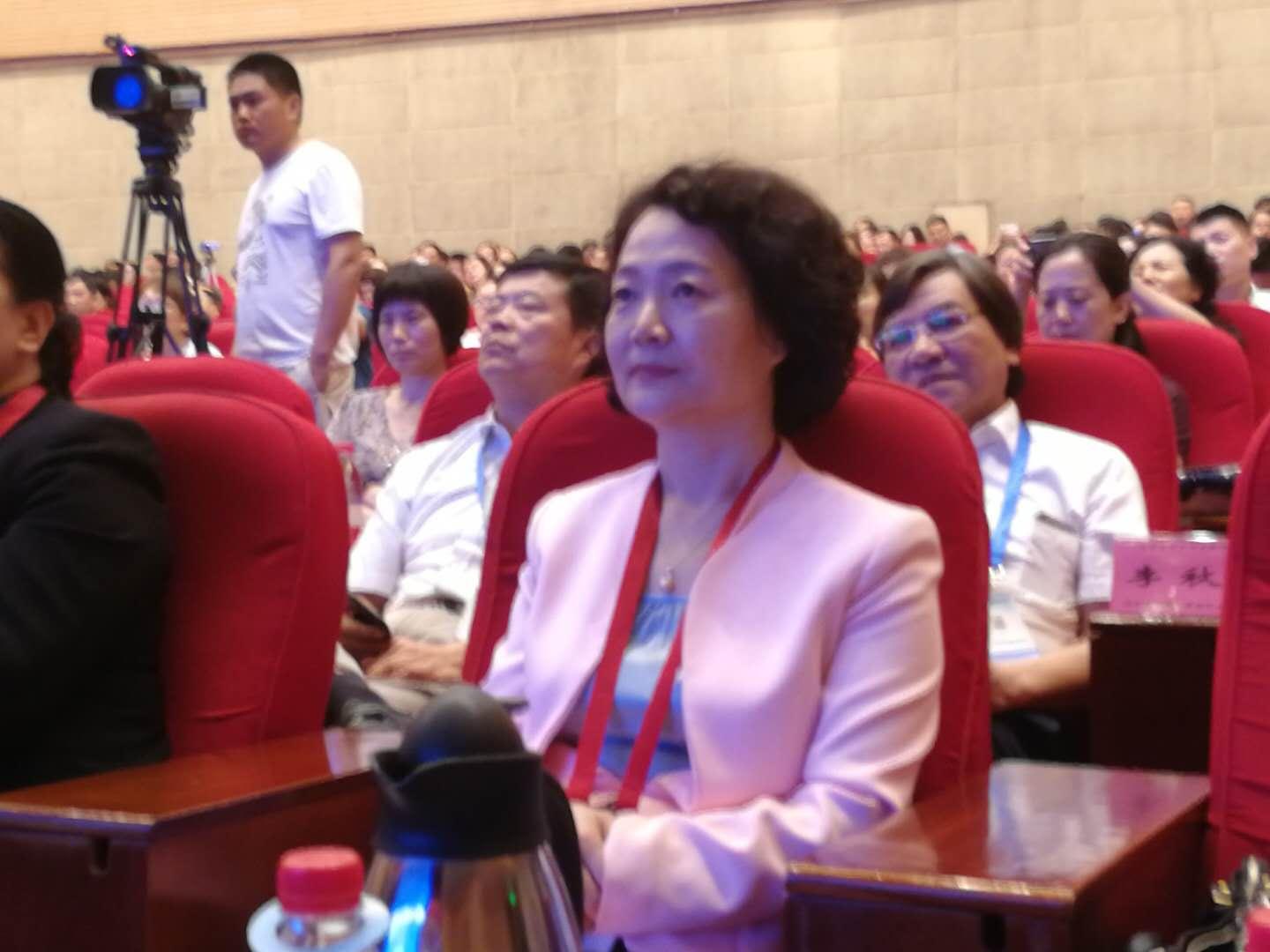 眼科杂志论文封面格式2000年国际千禧名医有贺集运吗