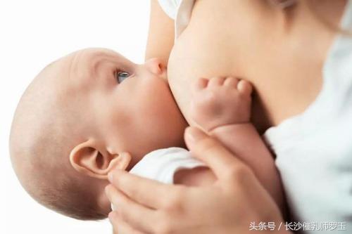 孕期乳房就开始产奶正常吗