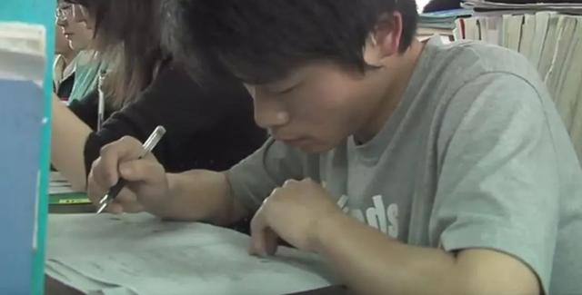 新生儿宝宝眨眼反射