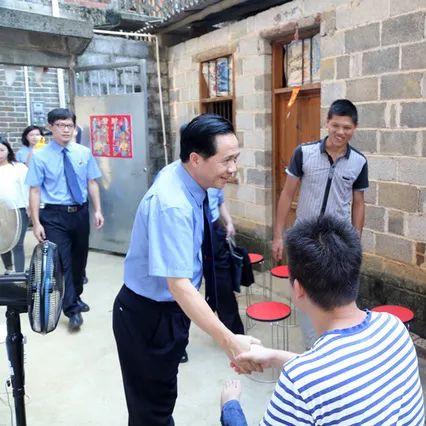 一般去南宁市甲级精神科医院自疗有低保户的要多少费用？