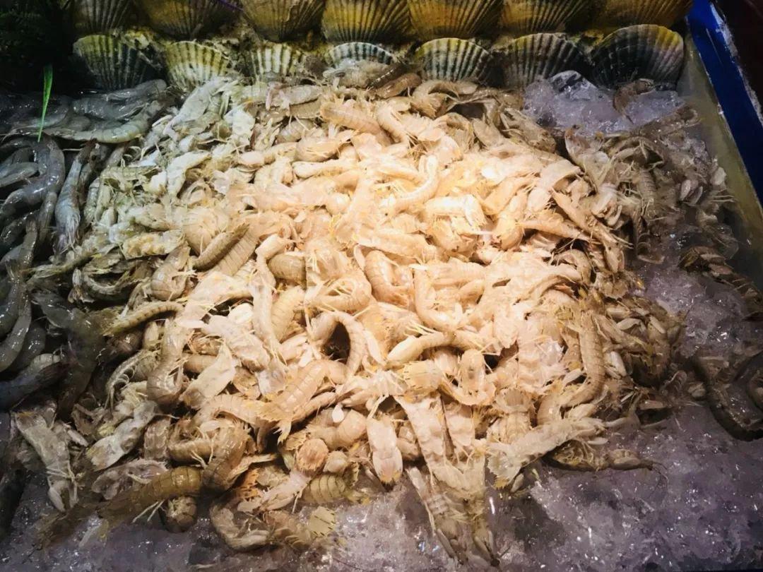 什么美食不限流量（如何看待90后美女蒋涵萱的人体书法）