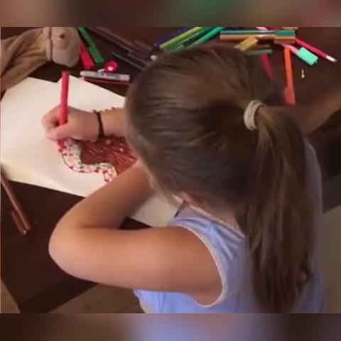 男生怎么画踢足球