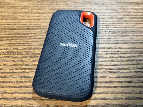 户外使用移动硬盘场景