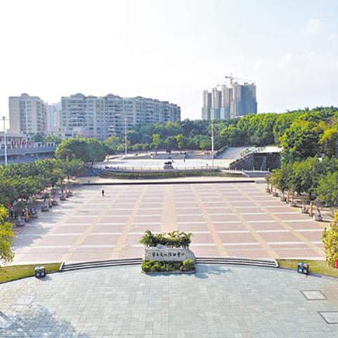 广州东站和新塘站哪个离市区近？