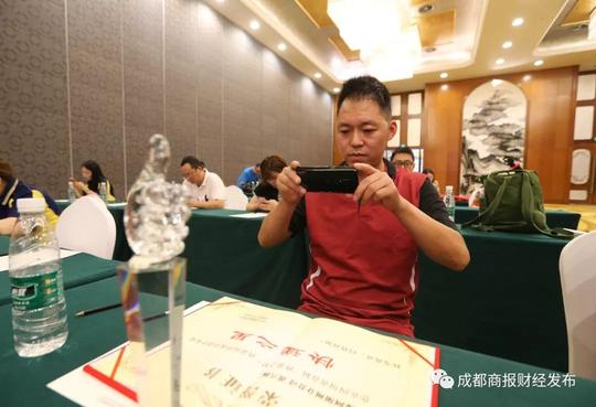 四川省首届“快递之星”颁奖典礼成功举行